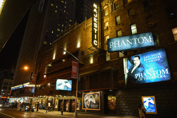 2017년 브로드웨이 마제스틱 극장(majestic theatre)의 오페라의 유령(phantom of the opera) 표지판 - 맨해튼, 뉴욕 - broadway urban road theater marquee advertisement 뉴스 사진 이미지
