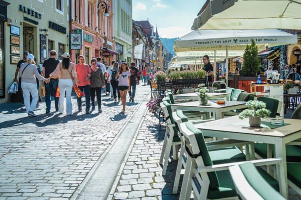 tourists and locals strolling on the pedestrian area in the old town center of brasov. - 11088 foto e immagini stock