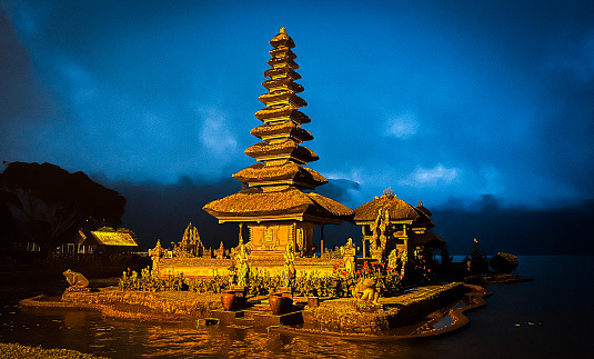 Ulun Danu Bratan Temple at night