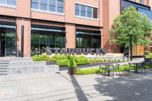 starbucks headquarters in seattle, washington, usa - starbucks sign coffee seattle fotografías e imágenes de stock