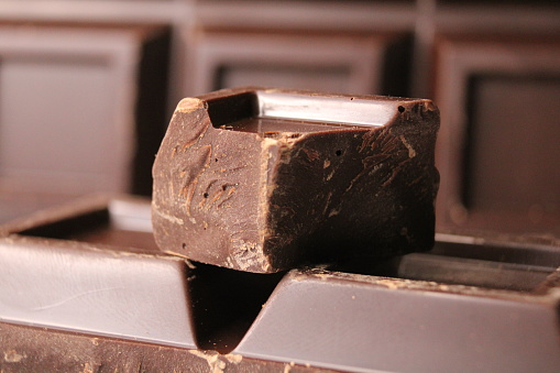 Chocolate used in the cooking of cakes, pastries and other confectionery products.