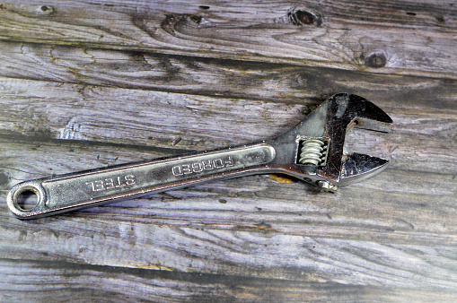 adjustable wrench, shifting spanner, a movable jaw, allowing it to be used with different sizes of fastener head (nut, bolt) rather than just one fastener size, as with a conventional fixed spanner, selective focus