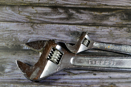 adjustable wrench, shifting spanner, a movable jaw, allowing it to be used with different sizes of fastener head (nut, bolt) rather than just one fastener size, as with a conventional fixed spanner, selective focus