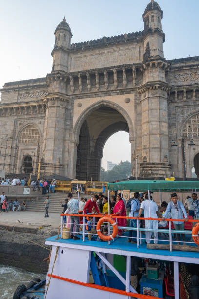 indian people around gateway of india. - vertical gateway to india famous place travel destinations fotografías e imágenes de stock