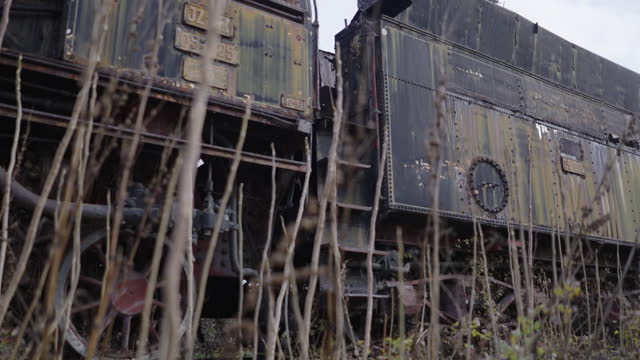Up Close and Personal: 13-Second Locomotive Pan