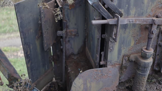 Inside the Abandoned Steam Engine: A 12-Second Journey
