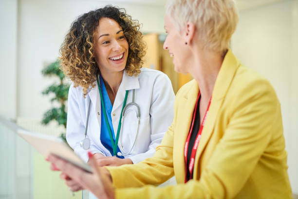 istock medical sales chat 1935133239