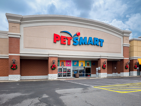 New Hartford, New York - Nov 23, 2023: Pet Smart building exterior, Petsmart, founded in 1986, is one of the largest pet supply retailers in North America. With over 1,650 stores.