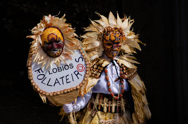 ロビオスの自治体の伝統的なカーニバルのマスク:os follateiros。オウレンセ、ガルシア。スペイン - carnival costume mask masquerade mask ストックフォトと画像