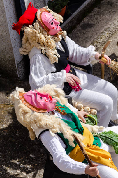 ビーゴの自治体の伝統的なカーニバルのマスク:オス・ムレイロス。ポンテベドラ県、ガリシア州。スペイン - carnival costume mask masquerade mask ストックフォトと画像