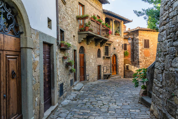 the picturesque village of montefioralle, near greve in chianti, on a sunny summer day. province of florence, tuscany, italy. - tuscany florence italy chianti region italy fotografías e imágenes de stock