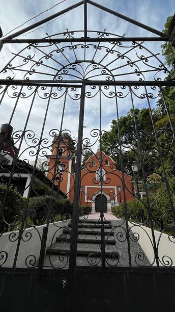 église de santo santiago - uruapan photos et images de collection