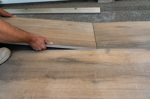 partially bound laying, Natural stone slabs laid on fine chippings and a gravel base layer