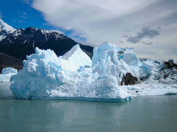 iceberg of perito moreno glacier - glacier moreno glacier iceberg argentina - fotografias e filmes do acervo