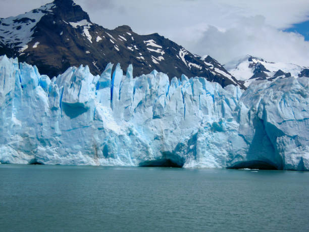 istock Blue iceberg of Moreno Glacier 1936728867