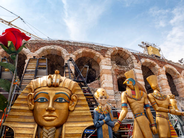 Verona Arena (Arena di Verona), a Roman amphitheatre with opera decoration Verona Arena (Arena di Verona), a Roman amphitheatre with opera decoration in Piazza Bra in Verona, Veneto region of Italy verona opera stock pictures, royalty-free photos & images