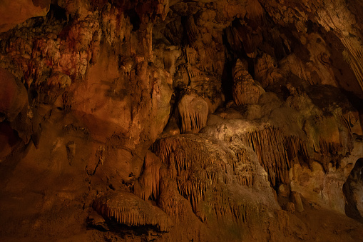 A view inside Chiang Dao Cave, an important tourist attraction that is mysterious, beautiful and worth searching for.