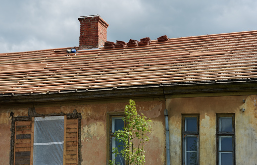 Old asbestos roof, cause of a lung cancer and obsolete chimney