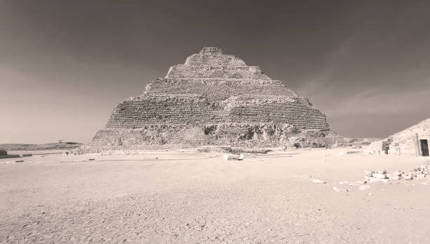 pyramide de djéser zoser - saqqara egypt pyramid shape pyramid photos et images de collection
