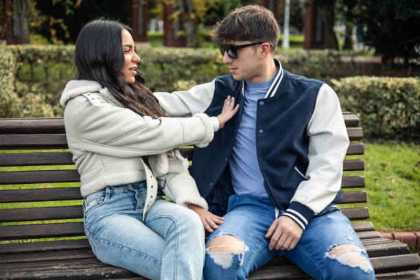 latin girl rejecting caucasian boy Angry latin student girl rejecting her caucasian boyfriend sitting on a bench outdoors Dating girl stock pictures, royalty-free photos & images