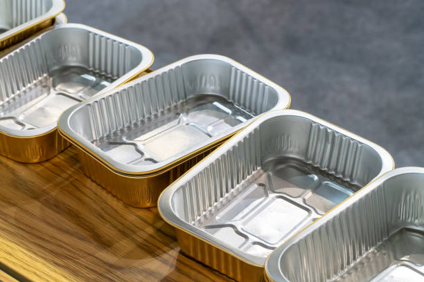 foil containers for packaging - groceries food cake domestic kitchen 뉴스 사진 이미지