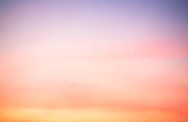 sunset sky orange cloud sunrise background evening golden hour blue dawn twilight summer blur nature night horizon sun clear beautiful clean cloudy light dramatic bright calm yellow soft warm abstract - sonnenuntergang stock-fotos und bilder