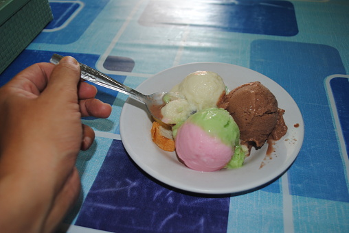 Es Puter is a dessert from Indonesia similar to ice cream made from coconut milk as a substitute for milk. Puter ice has a rough texture and is traditionally frozen with a tube-shaped device that is rotated in ice cubes and salt.