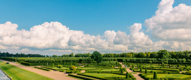 konstantinovsky palace. state complex national congress palace. view of landscaped park and gulf of finland, strelna, st. petersburg, russia - museum complex the americas north america usa imagens e fotografias de stock