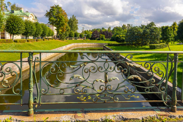 konstantinovsky palace. state complex national congress palace. view of landscaped park and garden and palace complex, strelna, st. petersburg, russia - museum complex the americas north america usa ストックフォトと画像