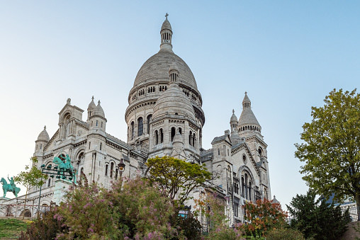 Sacré-Cœur, is a Roman Catholic church  located at the summit of the butte of Montmartre