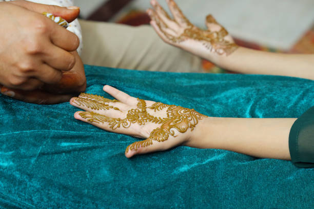istock Applying henna mehndi in hands 1939500600