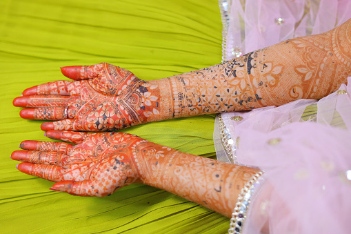 Beautiful mehndi design in female hand