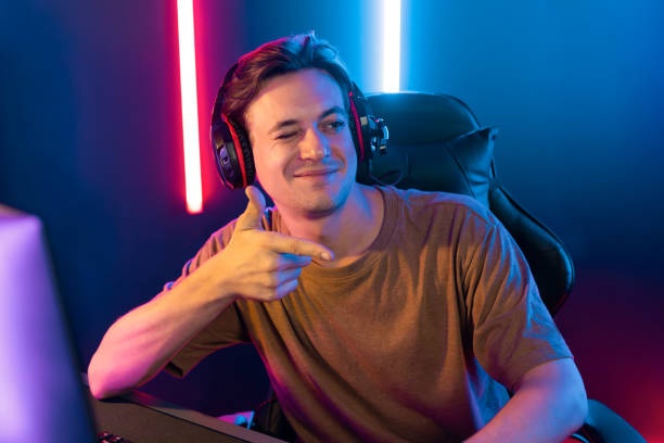 istock Host channel of smart streamer playing online game to be winner. Pecuniary. 1940029619