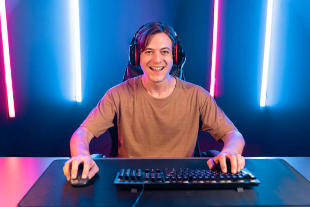 istock Host channel of smart streamer playing online game to be winner. Pecuniary. 1940041861