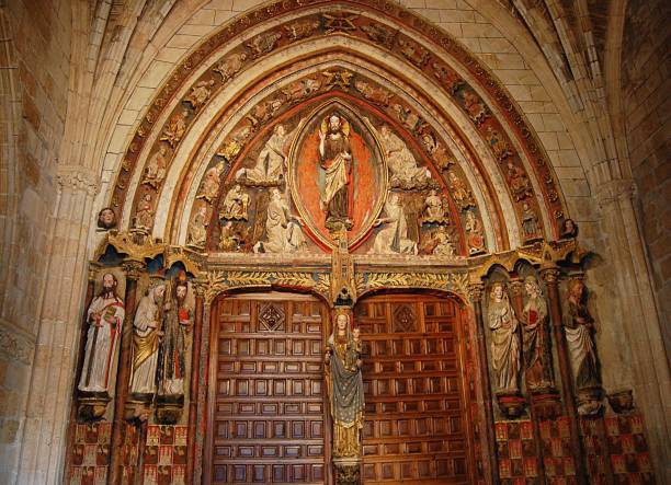 die kathedrale santa maría de regla de león, auch bekannt als kathedrale von león, ist eine katholische kirche, der bischofssitz der diözese león in der stadt león, kastilien und león, nordwestspanien. - southern europe western europe number of people local landmark stock-fotos und bilder