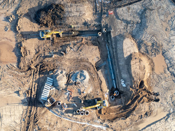 luftaufnahme von bulldozern auf einer baustelle - personal land vehicle audio stock-fotos und bilder