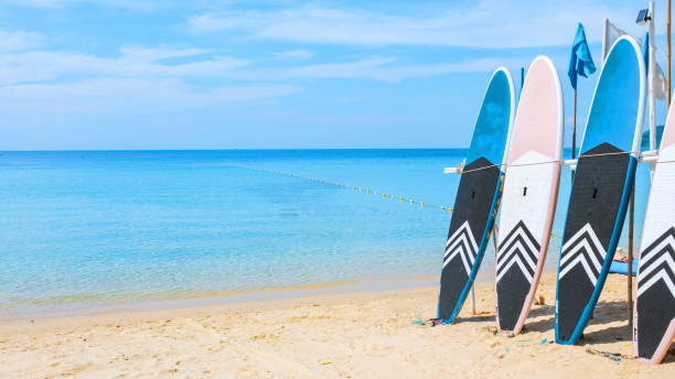 koh samet island rayong thailand, white tropical beach of samed island with a turqouse colored ocean - samed stock-fotos und bilder