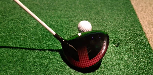 istock Golf ball screen. Golf indoor and putter golf ball 1941339078