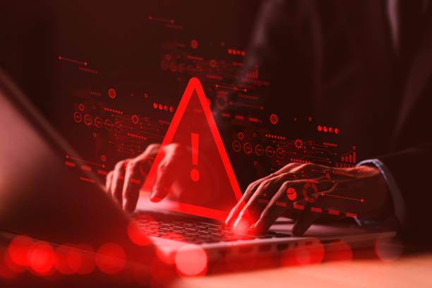 System hacked warning alert on notebook (Laptop). Cyber attack on computer network, Virus, Spyware, Malware or Malicious software. Cyber security and cybercrime. Compromised information interne alerta de advertencia de pirateo del sistema en la computadora portátil (computadora portátil). ataque cibernético a la red informática, virus, spyware, malware o software malicioso. ciberseguridad y cibercrimen. información comprometida interna
