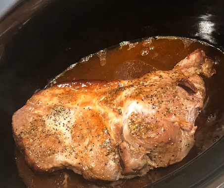 Making pulled pork in a slow cooker