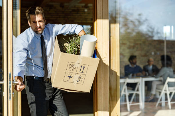 frustrated businessman leaving the office after being fired from his job. - finishing employment issues occupation downsizing - fotografias e filmes do acervo