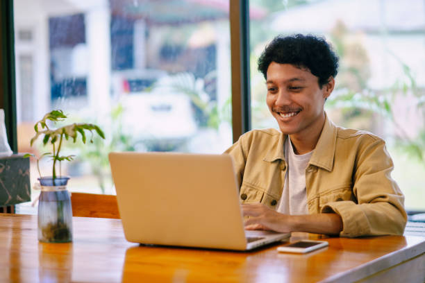 istock Small business owner working in the cafe 1941939011
