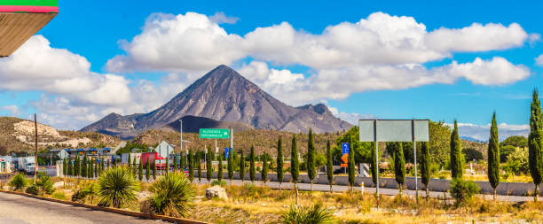 Puebla, Mexico November 13 2023 Cerro de Pizarro en la carretera, señal de tepeyahualco y alchichica en la carretera, montaña picuda