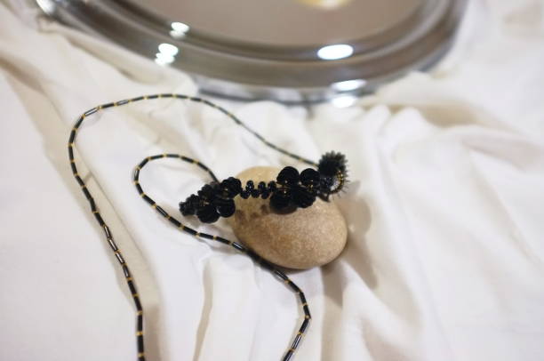 vintage womens neck jewelry. black beaded necklace. old accessory, costume jewelry. aesthetic retro photo with a round mirror. flatlay on white crumpled fabric. - antique old fashioned close up color image imagens e fotografias de stock