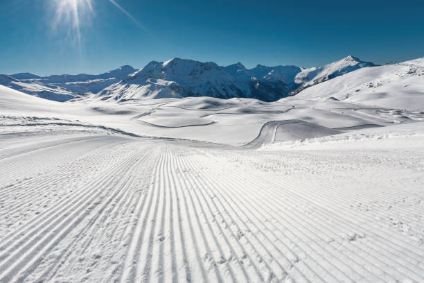 istock Ski Piste Ski Trail Mountain Slope Winter Curve 1943367433