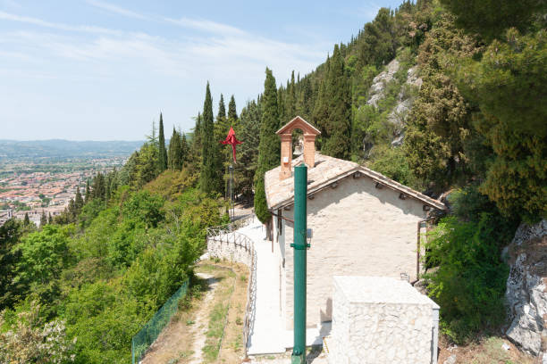 kleine kapelle mit glockenturm am hang des monte ingino - italy bell tower built structure building exterior stock-fotos und bilder