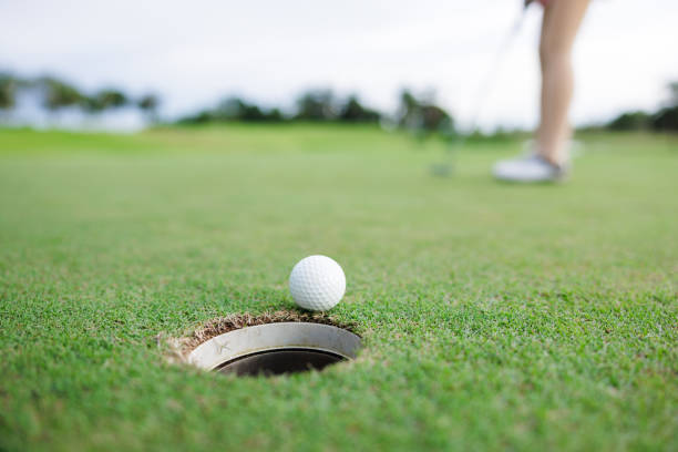 istock Professional woman golfer teeing golf in golf tournament competition at golf course, selective focus on golf ball, 1943889727