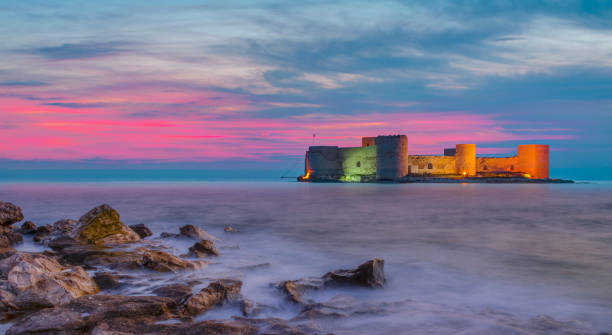 istock The maiden's castle (Kiz Kalesi) at twilight blue hour - Mersin, Turkey 1944927392