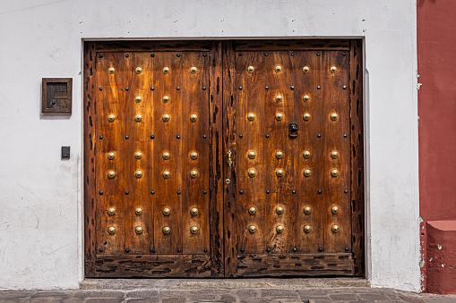 The beautiful city of Antigua, Guatemala, has to have one of the most impressive collection of antique door in central America. The city was the capital of Guatemala from 1543 through 1773. At that period was created most of his Baroque-influenced architecture.