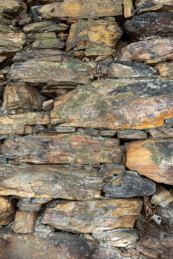 texture of old stone wall, wall made in the 17th century, in Ouro Preto, Brazil.
